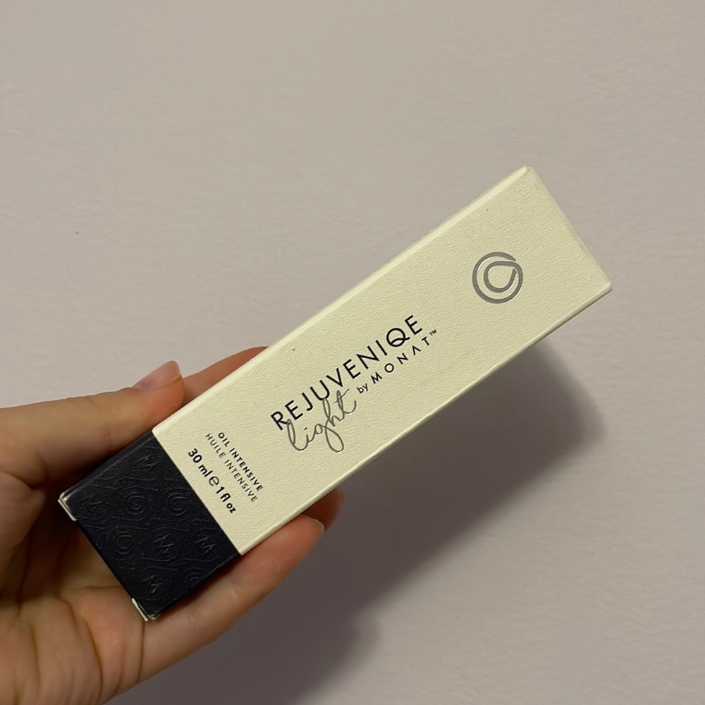 Brand new rejuvenique light by monat